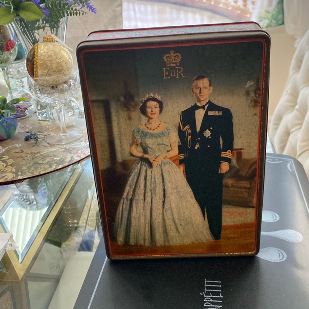 incl Queen Elizabeth & Prince Phillip tin ( 7” wide x 10”L